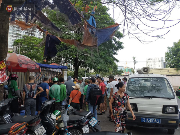 Phát hiện thi thể nam thanh niên tử vong trong nhà vệ sinh công cộng cạnh Bến xe Mỹ Đình