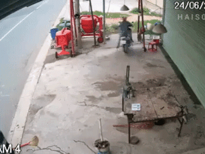 Video: Hai nam thanh niên dàn cảnh trộm xe máy của người đàn ông lớn tuổi