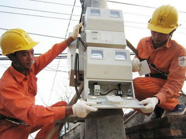 Ghi sai số điện, hóa đơn tăng sốc: Giảm lương lãnh đạo EVN... xây phần mềm ghi số điện?!