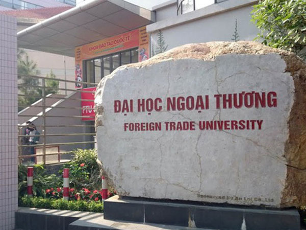 Nhiều SV Đại học Ngoại thương 'kêu trời' vì đóng học phí rồi nhưng vẫn bị nhà trường báo nợ