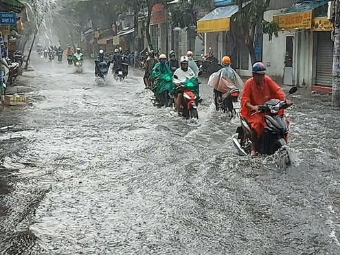 Chiều tối nay (25/6) Hà Nội mưa giông, đề phòng mưa đá và gió giật mạnh