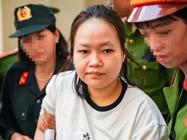 Trước tòa, bố của kẻ chủ mưu vụ giết người đổ bê tông khóc và xin lỗi gia đình các nạn nhân