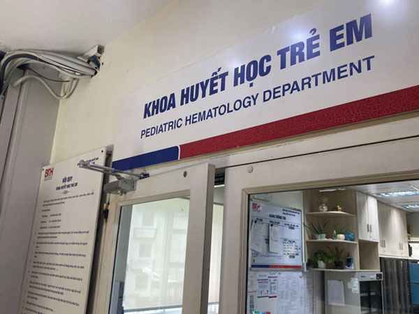 Người cha 'tố' bệnh viện ở TP.HCM truyền hóa chất hết hạn cho con bị suy tủy, nhiều nhân viên y tế tại bệnh viện bị tạm đình chỉ công tác