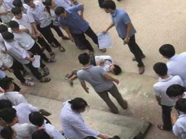 Nam sinh lớp 10 bất ngờ nhảy từ tầng 2 xuống sân trường