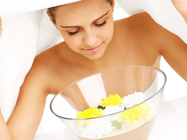 Xông mặt - bí kíp giúp da thoáng sạch, tránh mụn ẩn ngày hè