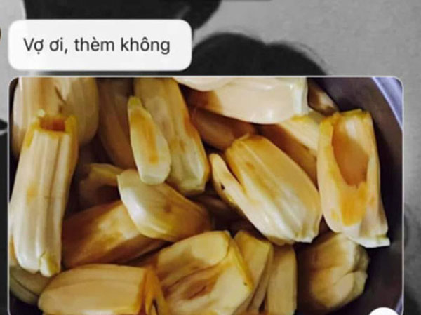 Chồng gửi ảnh khoe vợ mít vừa giòn vừa ngọt, vợ hí hửng tưởng được chồng mua cho, đọc xong tin nhắn mới thấy 'cạn lời'