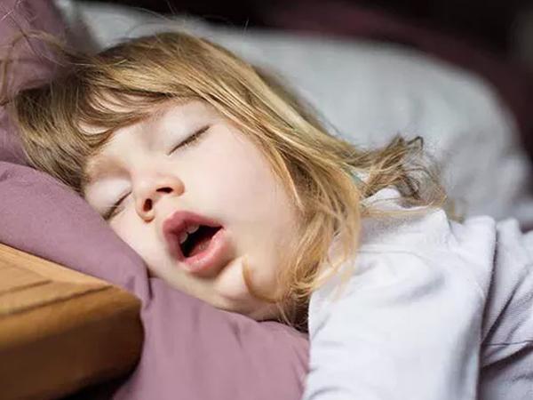 Trẻ khi ngủ có biểu hiện này cha mẹ cần thận trọng nếu không muốn trẻ gặp nguy hiểm