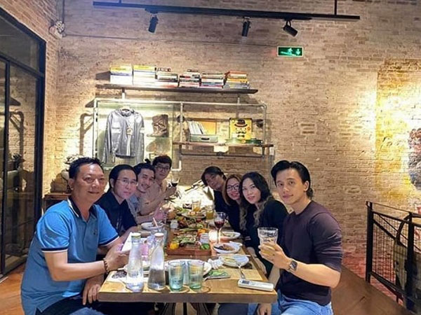Ở ẩn đã lâu, Mai Tài Phến bất ngờ xuất hiện bên Mỹ Tâm với diện mạo bơ phờ