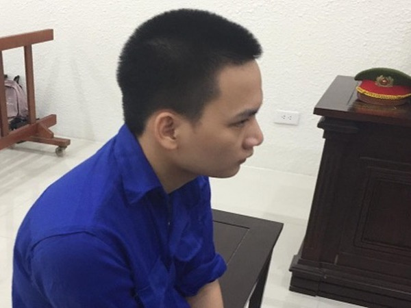 Đang nằm viện do tự tử vì người yêu cũ dùng ảnh 'nóng' đe dọa, lại bị 'bắt cóc' đến nhà nghỉ để cưỡng hiếp