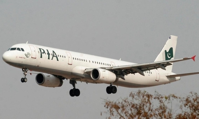 Phi công Pakistan làm việc cho hãng bay nào?