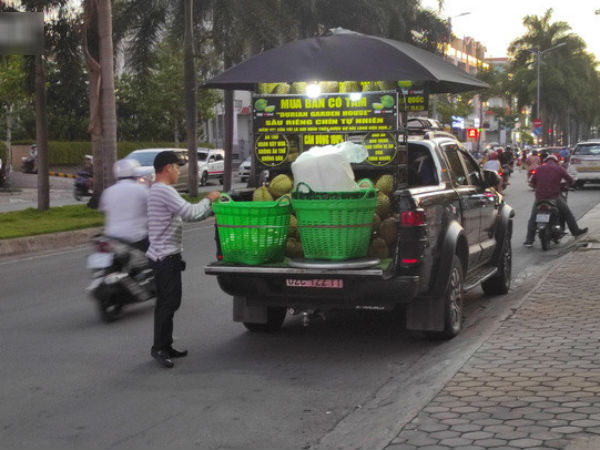 Ông chủ của 'Ford Ranger Ngọc sầu riêng': Đem xe tiền tỷ đi bán sầu rong, lời 2 triệu/ngày