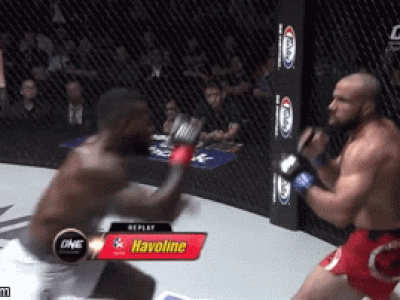 Clip: Cận cảnh cú đá dũng mãnh hạ knock-out đối thủ của võ sĩ MMA