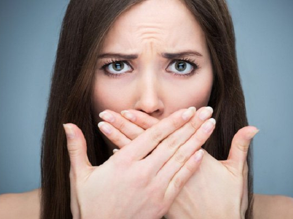 Vì sao không nên uống nước khi bị nấc cụt?
