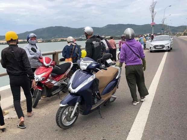 Vừa lên xe hoa hơn 1 tháng, cô gái xinh đẹp đã nhảy cầu tự tử