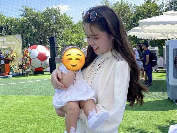 Không cần thường xuyên up ảnh chụp chung với bạn trai, Huỳnh Anh khéo thể hiện tình cảm thân thiết thế này cơ mà