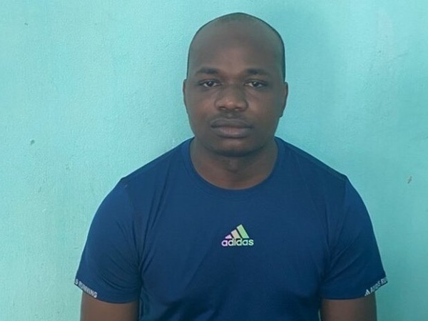 Bắt nam thanh niên người Nigeria cầm đầu đường dây lừa đảo phụ nữ Việt