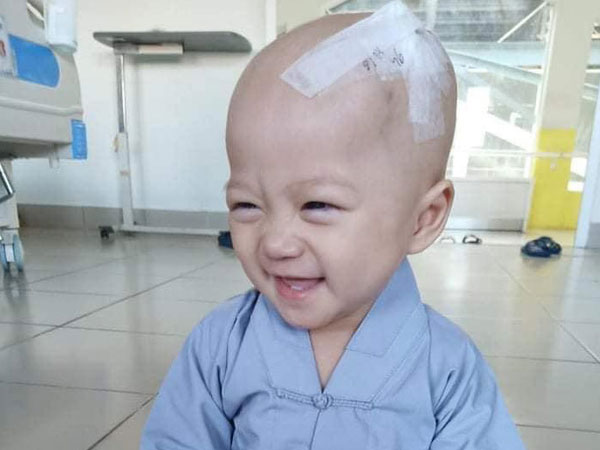 Em bé 14 tháng tuổi mang trong mình 2 loại ung thư: 'Chừng nào còn được nhìn thấy nụ cười của con, chúng tôi còn cố gắng'