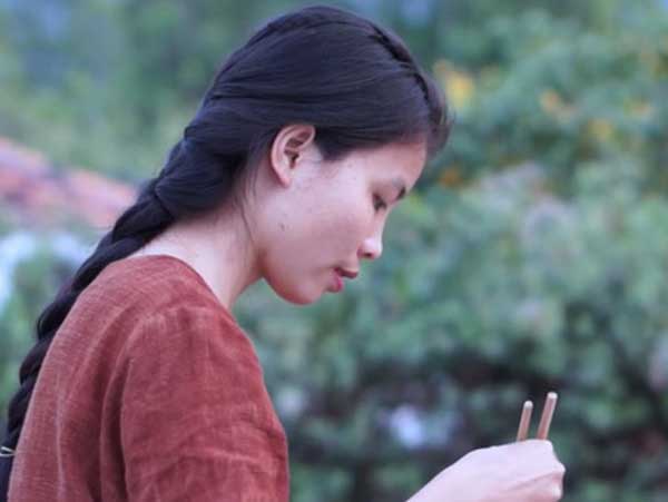 Sau khi nhảy lên No.2 hot search Weibo vì bị tố đạo ý tưởng vlog của Lý Tử Thất, Youtuber 'Bếp trên đỉnh đồi' có động thái gây sốc khiến 'dân mình' cũng phải cạn lời