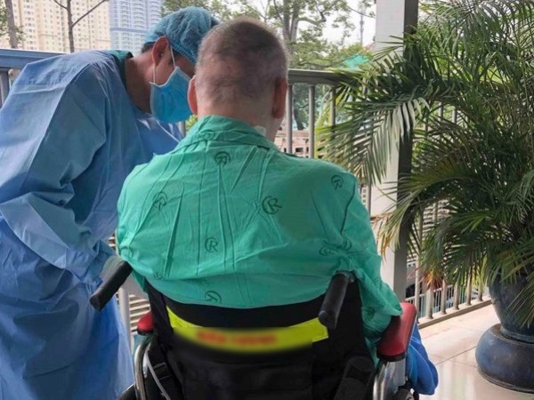 Ngày mai, hội chẩn sức khỏe nam phi công trước khi về nước
