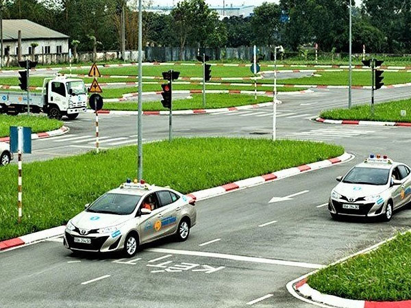 Người có bằng B1 không được lái ô tô: Tổng cục Đường bộ VN lý giải