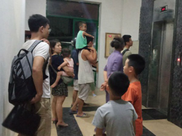 Cháy ở chung cư lúc nửa đêm, chuông báo cháy không kêu, cư dân hốt hoảng
