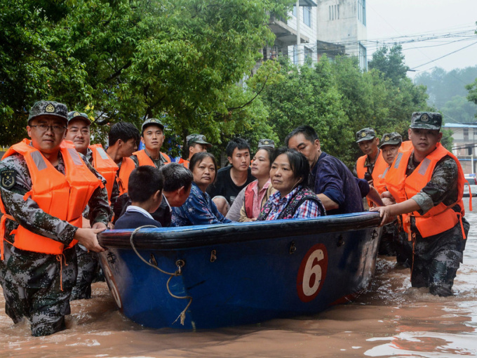 Lũ lụt đặc biệt nghiêm trọng ở Trung Quốc khiến hơn 100 người chết, mất tích