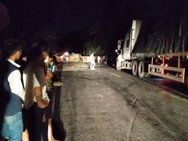 Nhảy khỏi xe container, tài xế va vào đá tử vong