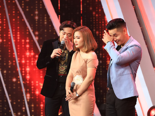 'Người ấy là ai?': Khán giả chia làm 2 phe xoay quanh chàng CEO khiến Hương Giang - Trấn Thành phải tranh cãi về mối tình 18 năm