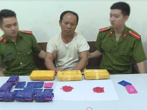 Bắt đối tượng vận chuyển thuê 30.000 viên ma túy tổng hợp
