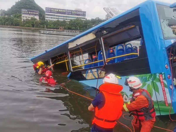 Trung Quốc: Đi thi đại học, 21 người chết đuối