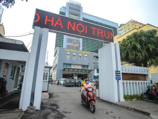 Khởi tố thêm 2 cán bộ CDC Hà Nội trong vụ nâng khống giá máy xét nghiệm Covid-19