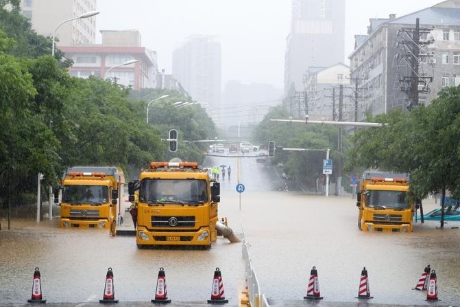 Mưa lũ Trung Quốc: Hồ Bắc báo động đỏ, 1 huyện ở An Huy hủy thi đại học