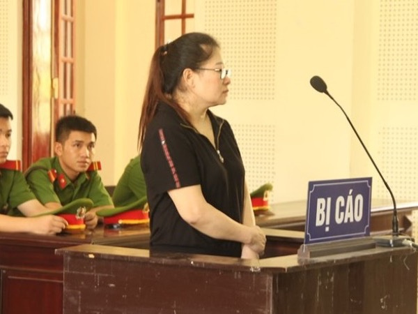 Mang ma túy của chồng quá cố đi bán