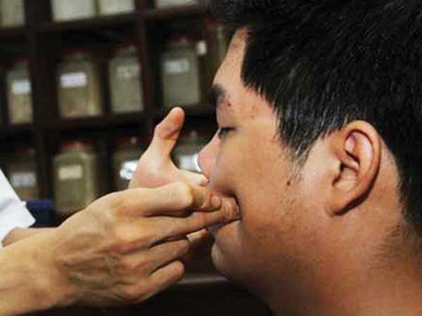 Liệt nửa mặt do nằm điều hòa cả đêm: Chuyên gia chỉ cách dùng đúng