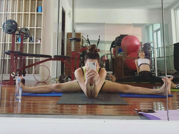 'Bà bầu' Hồ Ngọc Hà khoe tư thế xoạc chân thẳng tắp dù đang mang thai ở tháng thứ 5
