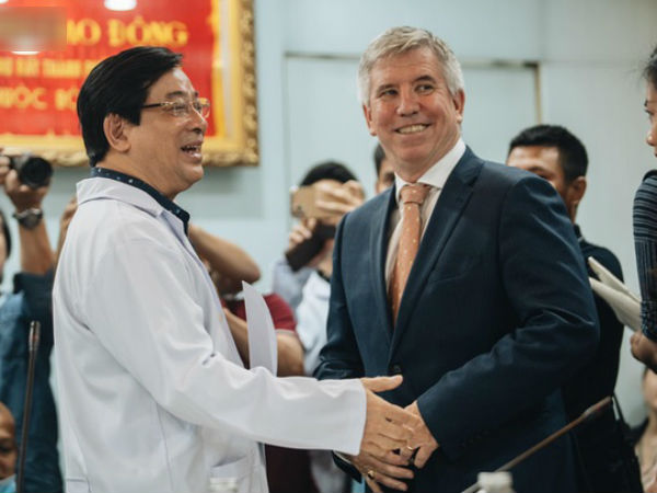 Tổng lãnh sự Anh: 'Xin cảm ơn từ tận đáy lòng, tôi vô cùng ấn tượng với nỗ lực hết mình của Việt Nam, quốc gia chưa có người tử vong vì Covid-19'