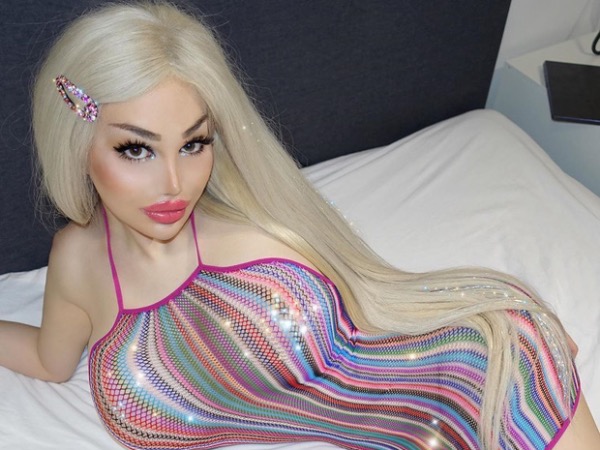 Chi hàng tỷ đồng để phẫu thuật từ đầu đến chân thành búp bê Barbie, cô gái trẻ tự nhận sẽ khiến đàn ông phát cuồng vì mình
