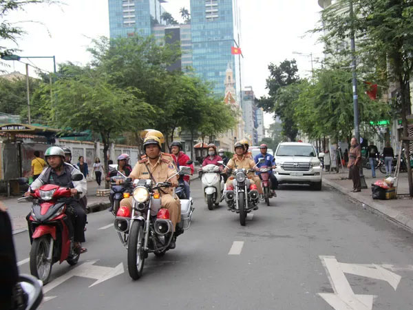 CSGT có thể được trang bị súng ngắn, súng trường, súng tiểu liên từ ngày 5-8