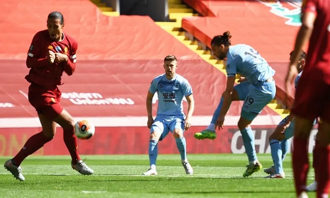 Liverpool hòa Burnley trên sân nhà