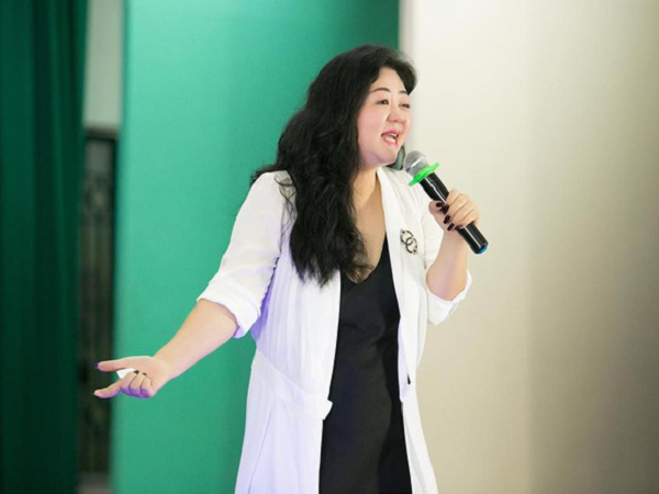 Nhà tâm lý - Dr Pepper gây tranh cãi khi phát ngôn trà sữa, thức ăn nhanh có thể gây đồng tính