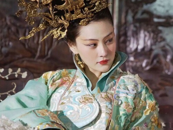 Vì đặc điểm hiếm có trên cơ thể, vị Quý phi khiến Hoàng đế ham mê chiều chuộng tới mức 'khom lưng cúi đầu', làm những điều vô tiền khoáng hậu trong lịch sử