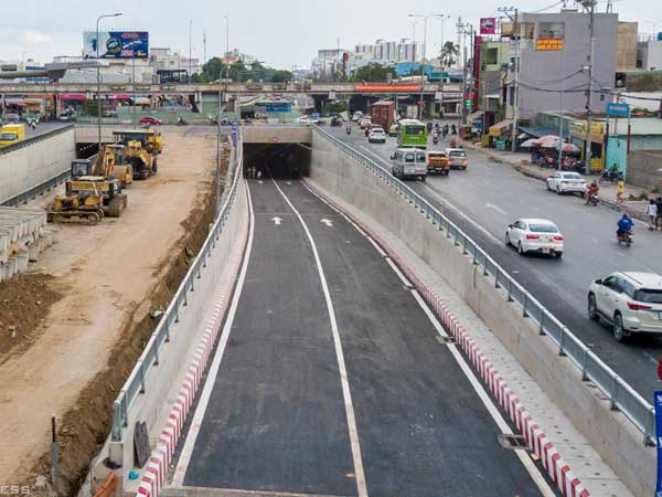 Hầm chui cửa ngõ Tây Bắc TP HCM trước ngày thông xe