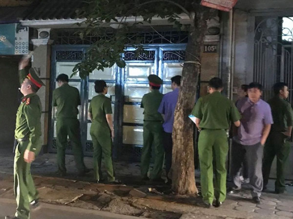 Khám xét khẩn cấp đối với hai cán bộ UBND TP Hà Nội
