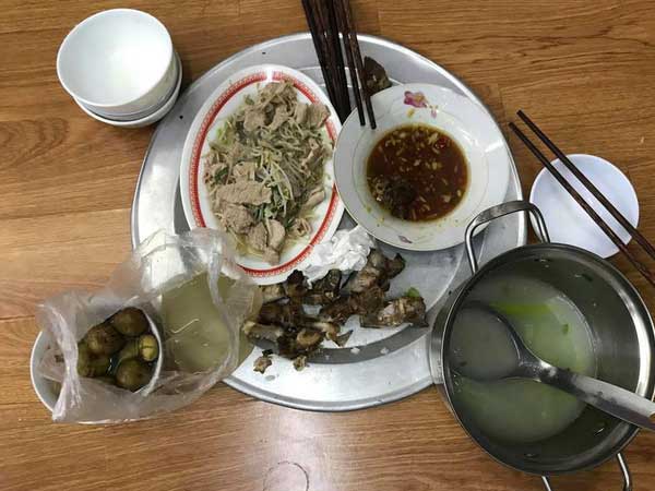Ru con ngủ xong ra ngoài nhìn mâm cơm chồng để phần mà vợ sầm mặt và màn vùng lên của cô vợ hiền lành khiến anh chồng 'thất kinh'