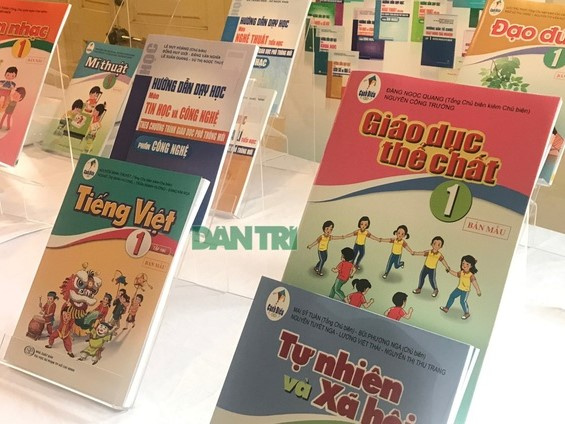 Bộ GD&ĐT không làm được sách giáo khoa: Bộ trưởng phải báo cáo và xin từ chức!