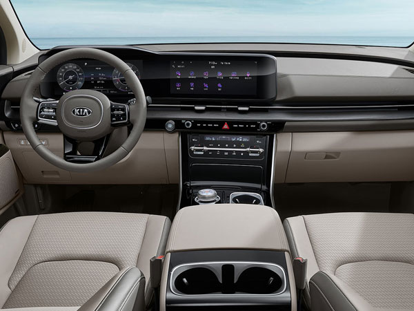 Kia Sedona thế hệ mới lần đầu tung ảnh nội thất: Ảnh hưởng từ Mercedes-Benz C-Class?