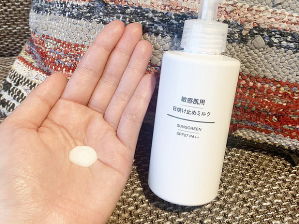 Ngoài toner và dầu tẩy trang nổi như cồn, Muji còn có kem chống nắng giá chỉ 250k mà được khen nức nở về chất lượng
