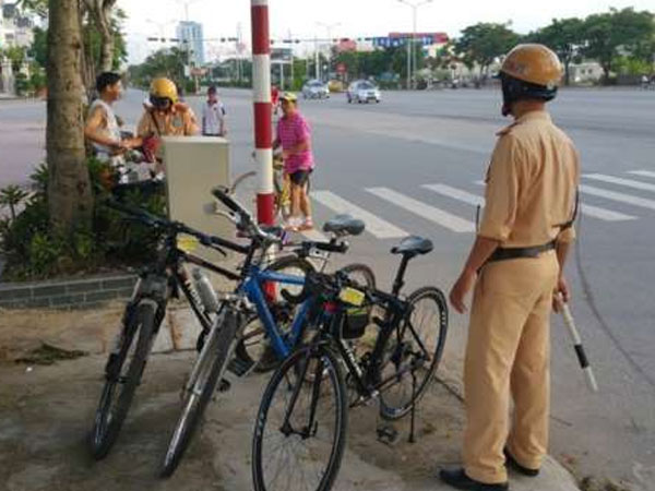 Có nên bỏ quy định xử phạt người đi xe đạp vi phạm nồng độ cồn?