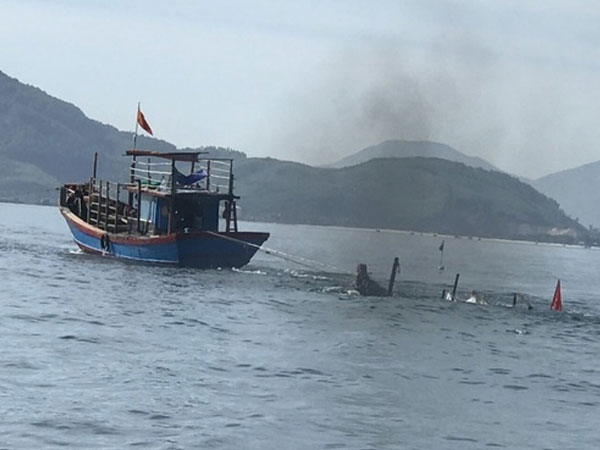 Tàu hàng đâm chìm tàu cá, 6 ngư dân rơi xuống biển