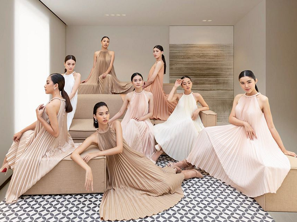 Chẳng cần tìm đâu xa, đây chính là mẫu đầm maxi hot nhất hè này, cả dàn sao Vbiz đang lăng xê nhiệt tình rồi đây